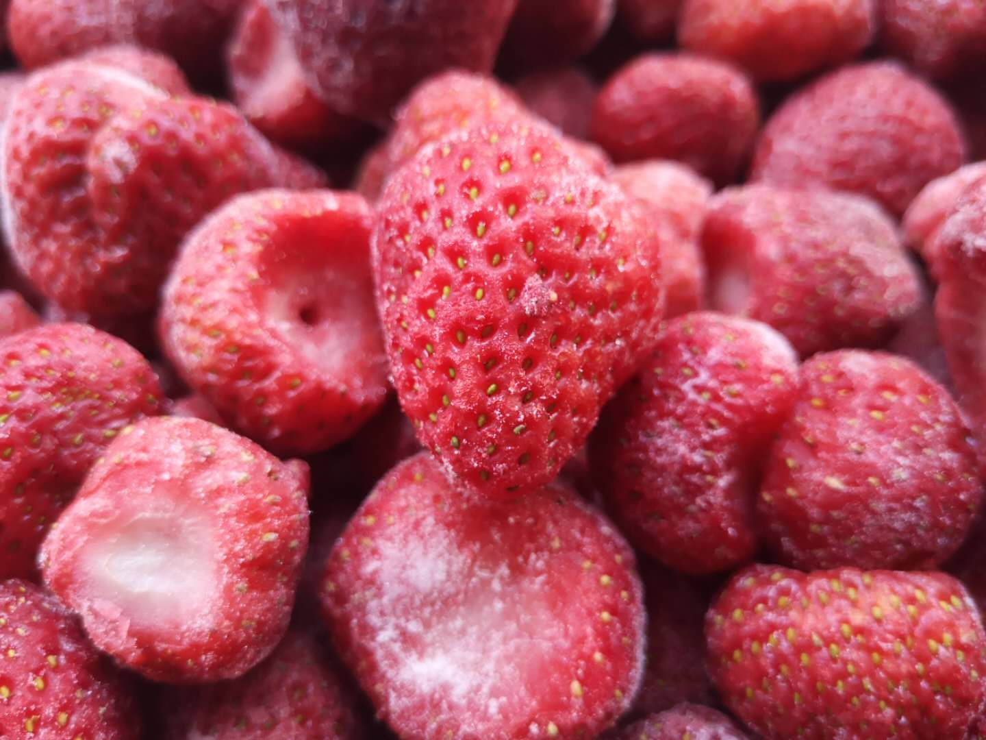  供应工厂直供鲜果速冻冷冻美十三草莓10kg/箱散装果汁果酱原料供应